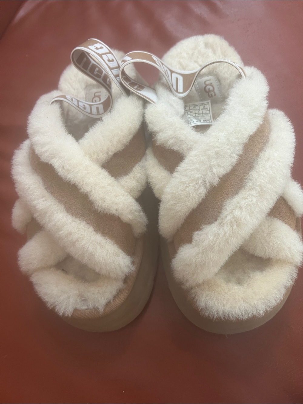 UGG Cross-Strap Shearling Sandals in Chestnut and Ivory BRAND NEW